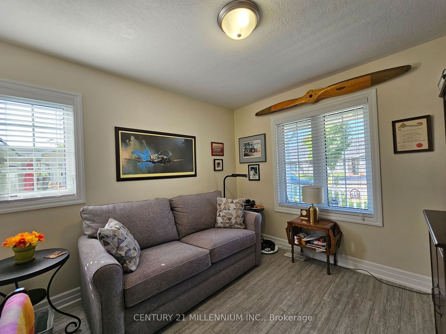 Listing Image 7