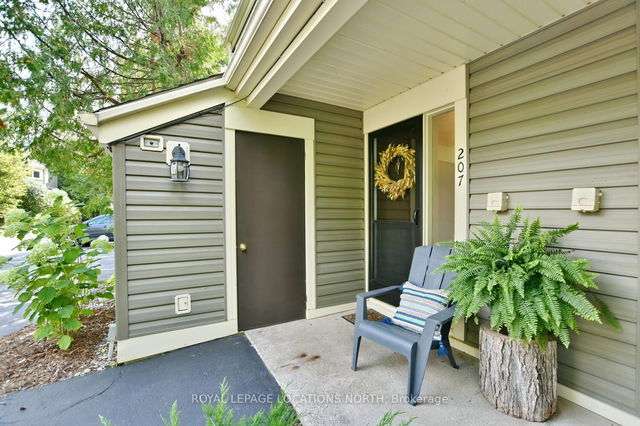 207 Escarpment Crescent