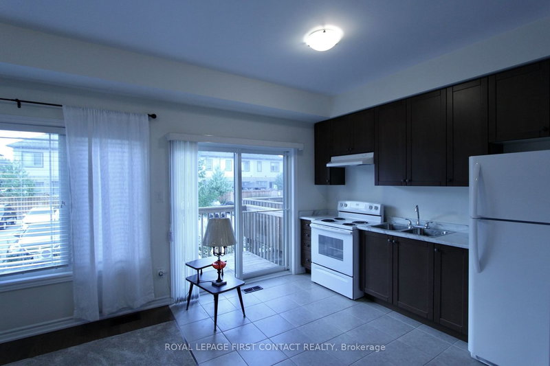 12 Deneb St, Barrie, L4M 0K6 | Image 3