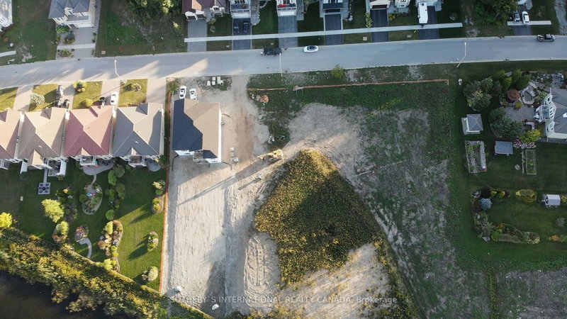 607 Taylor Dr, Midland, L4R 0E2 | Image 2