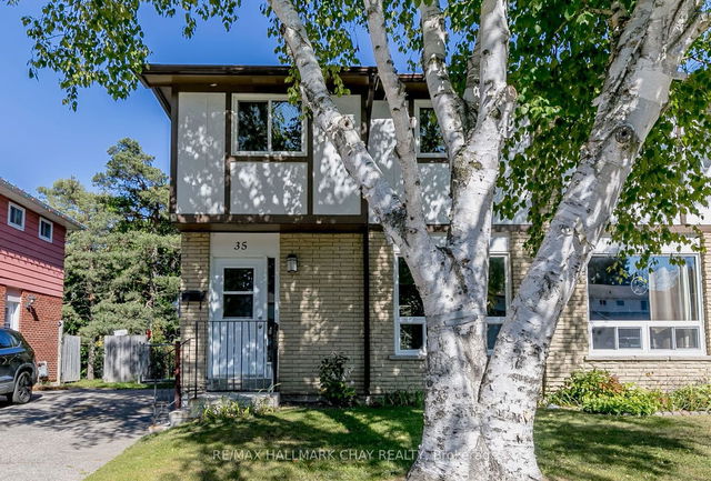35 Chaucer Crescent