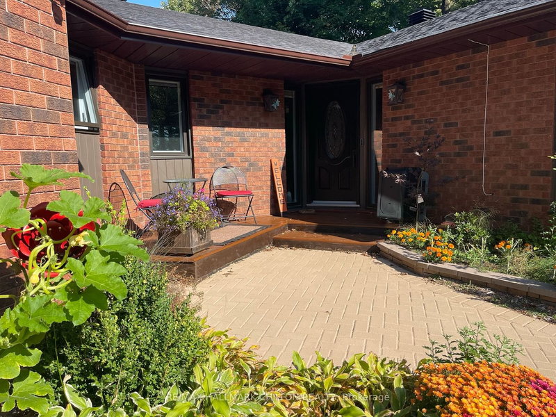 16 Highland Dr, Oro-Medonte, L0L 2L0 | Image 2