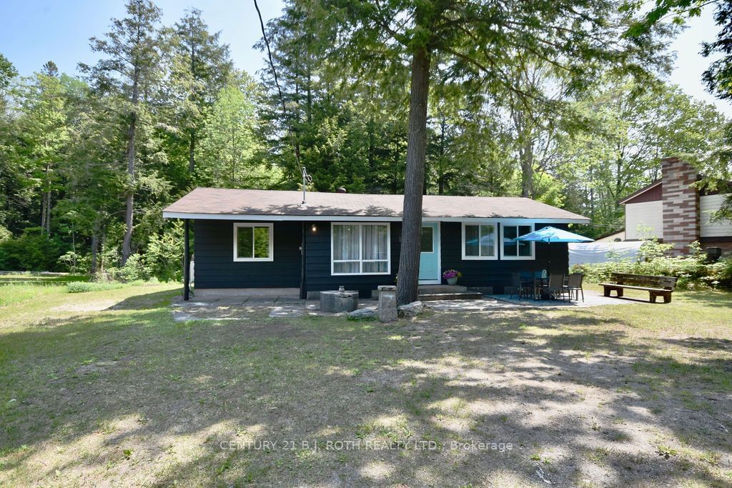 Detached House sold at 15 Glenway Road, Tiny, Rural Tiny, L0L 2J0 - MLS: S7051072