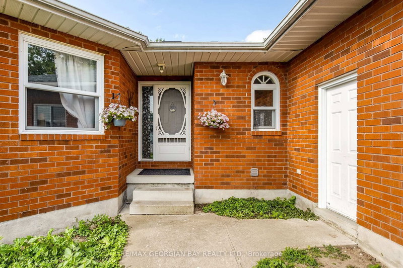 8 Bridle Rd E, Penetanguishene, L9M 1J5 | Image 2