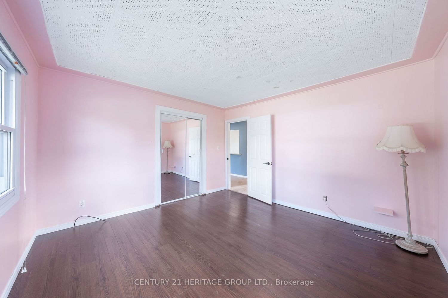 Listing Image 17