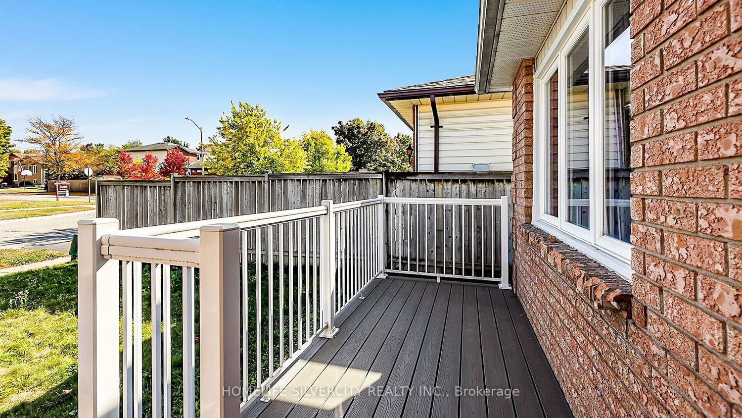 Listing Image 4