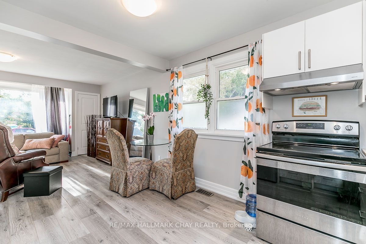 Listing Image 12