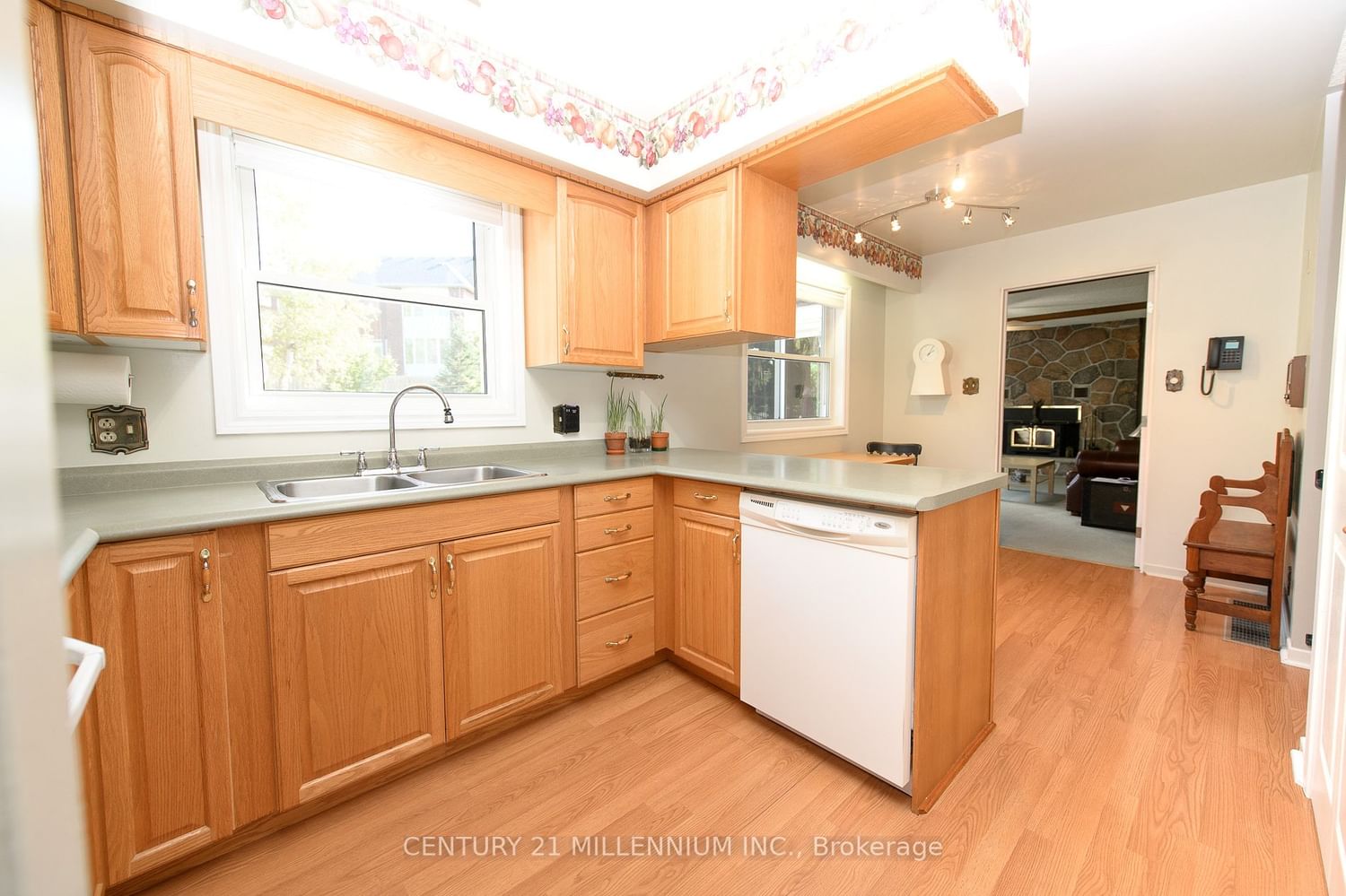 Listing Image 7