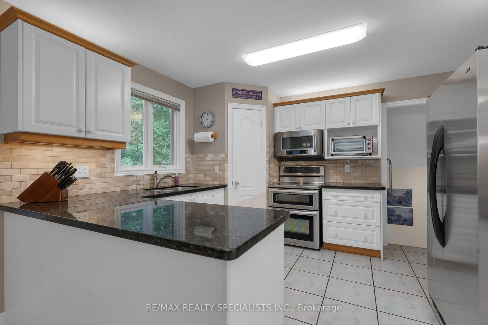 Listing Image 7
