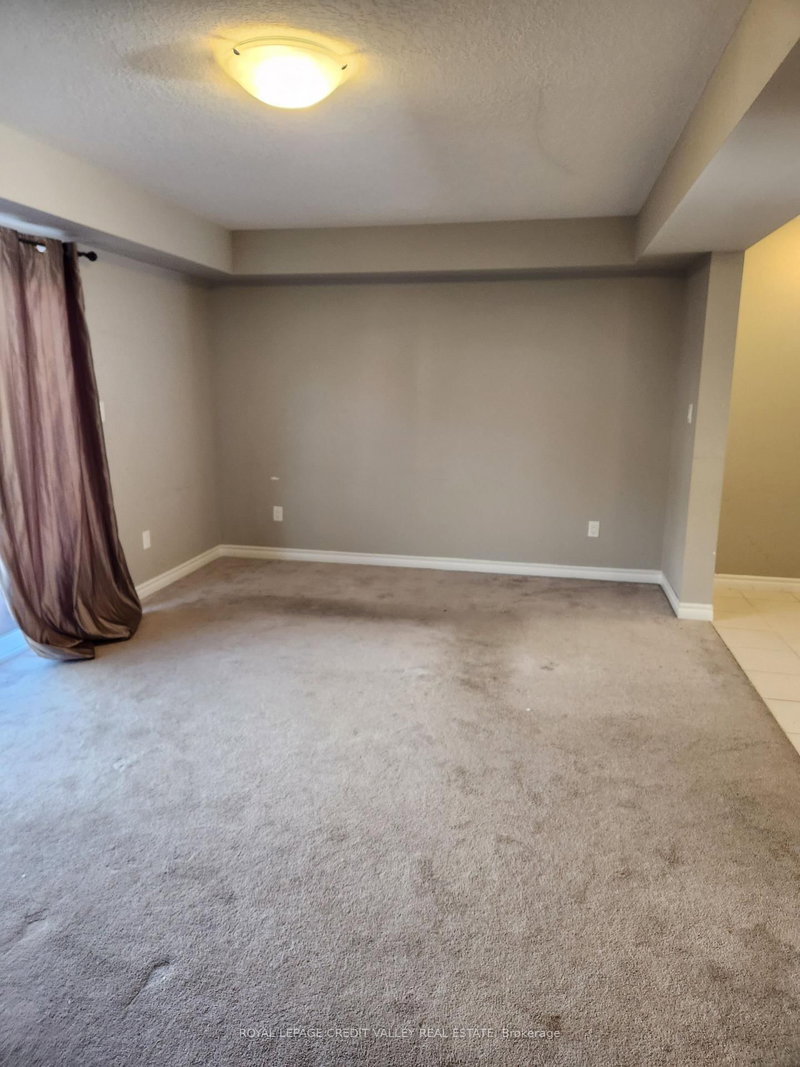 984 Wright Dr, Midland, L4R 0E4 | Image 3