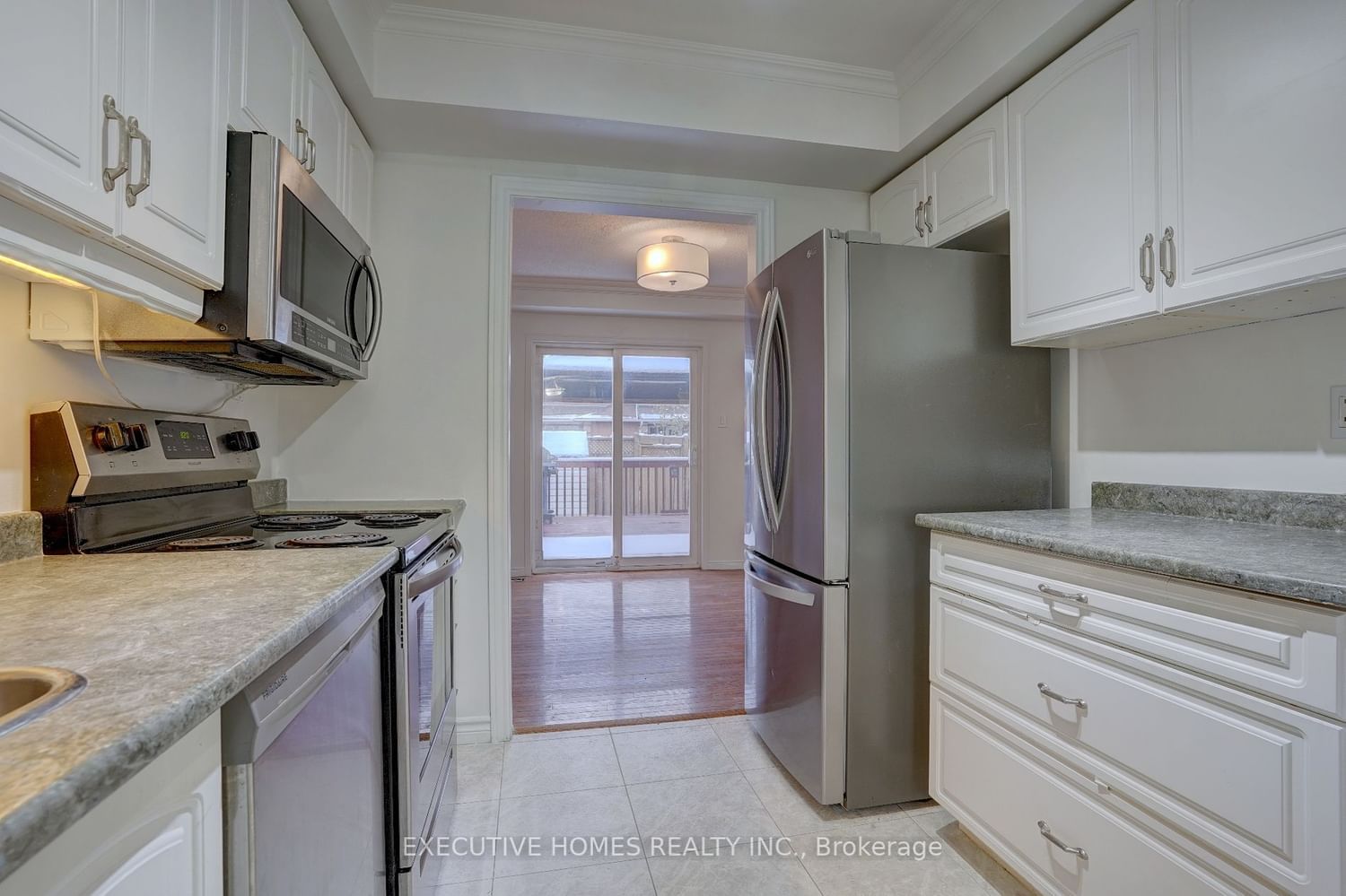 Listing Image 4
