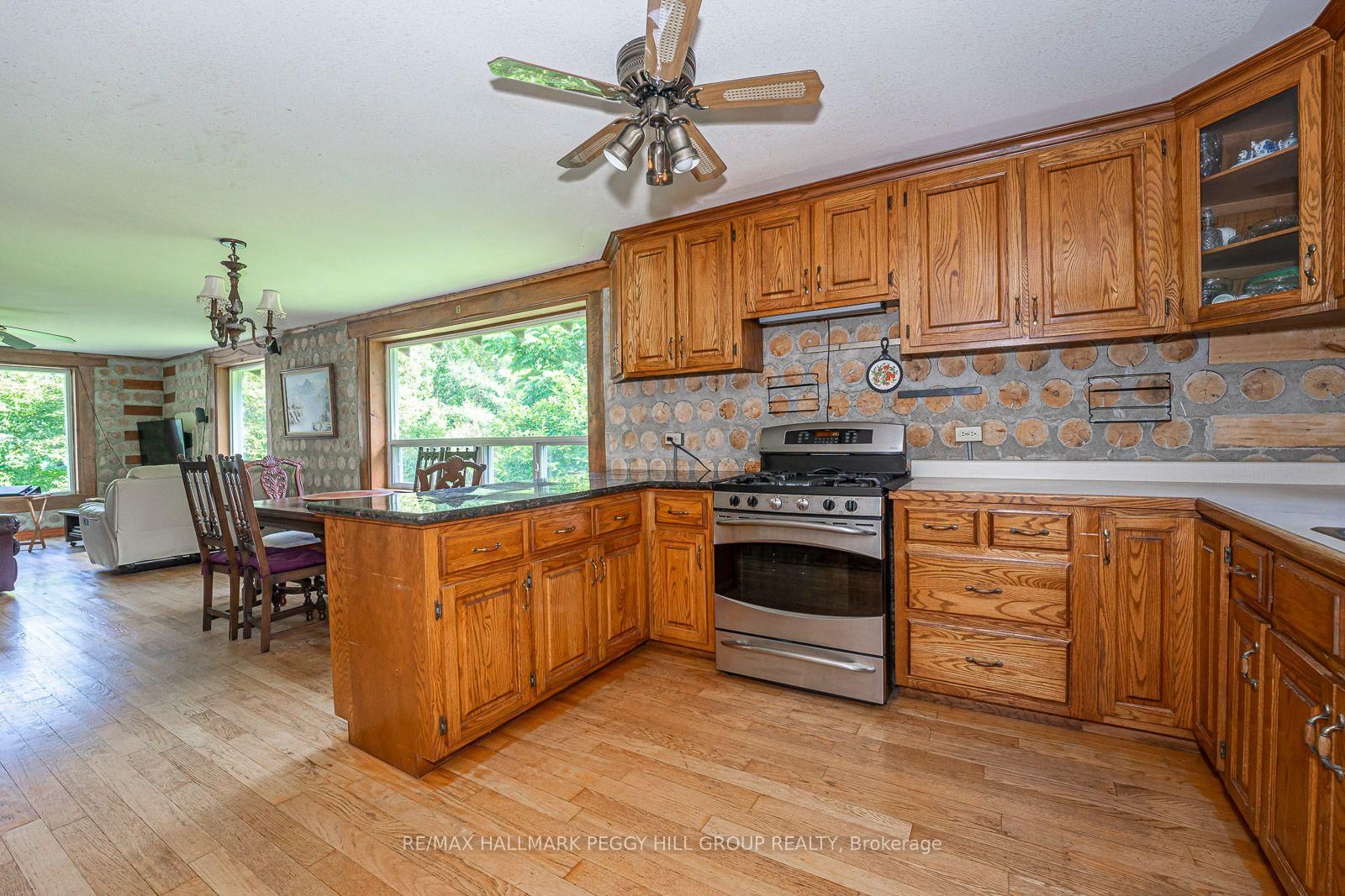 Listing Image 6
