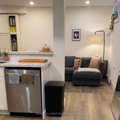 Unit Lower — 110 Codrington St, Barrie - Codrington image-0-2