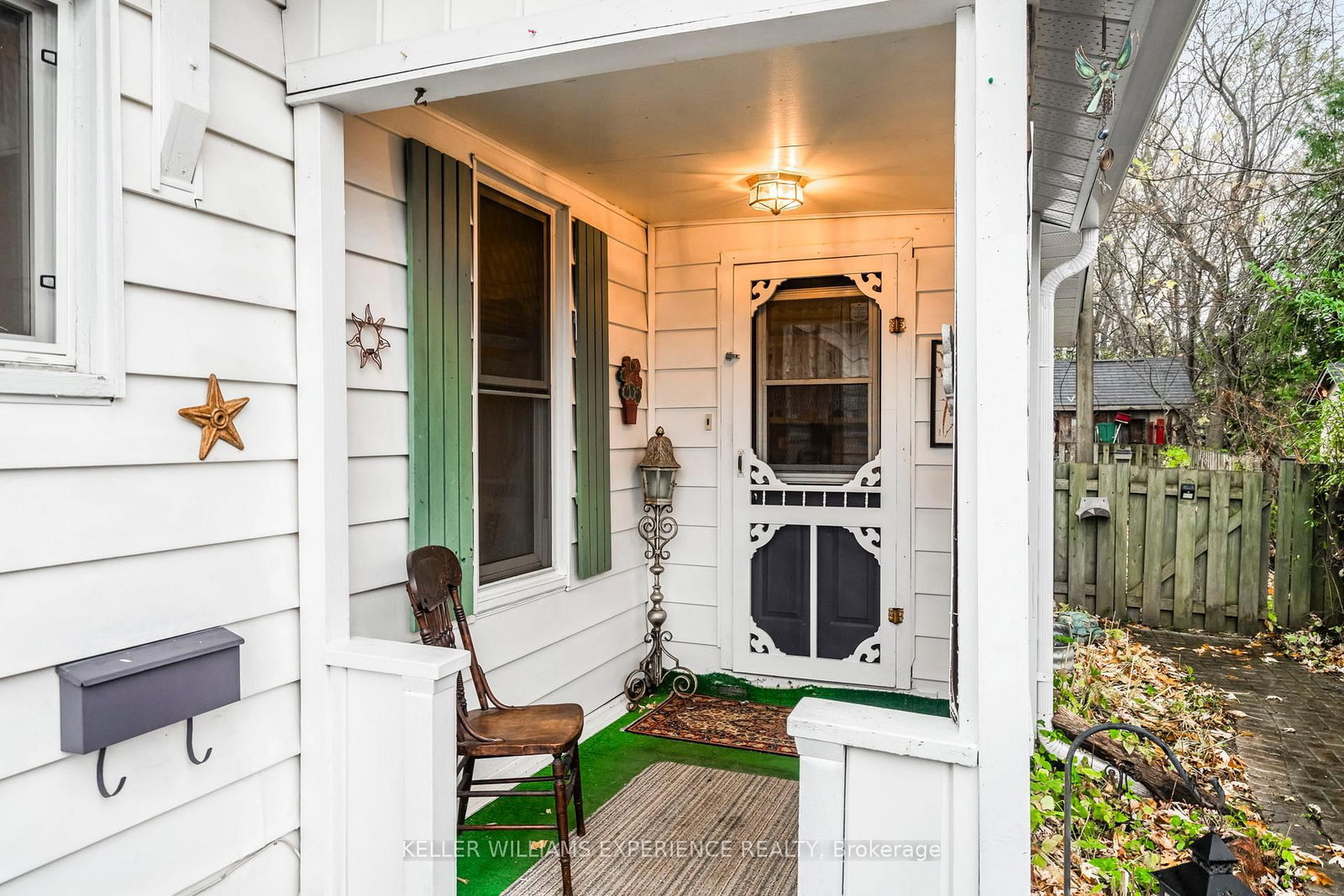 Listing Image 4