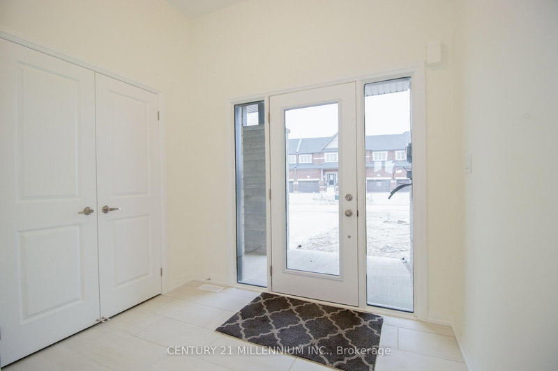 204 Rosanne Circ, Wasaga Beach, L9Z 0N3 | Image 2