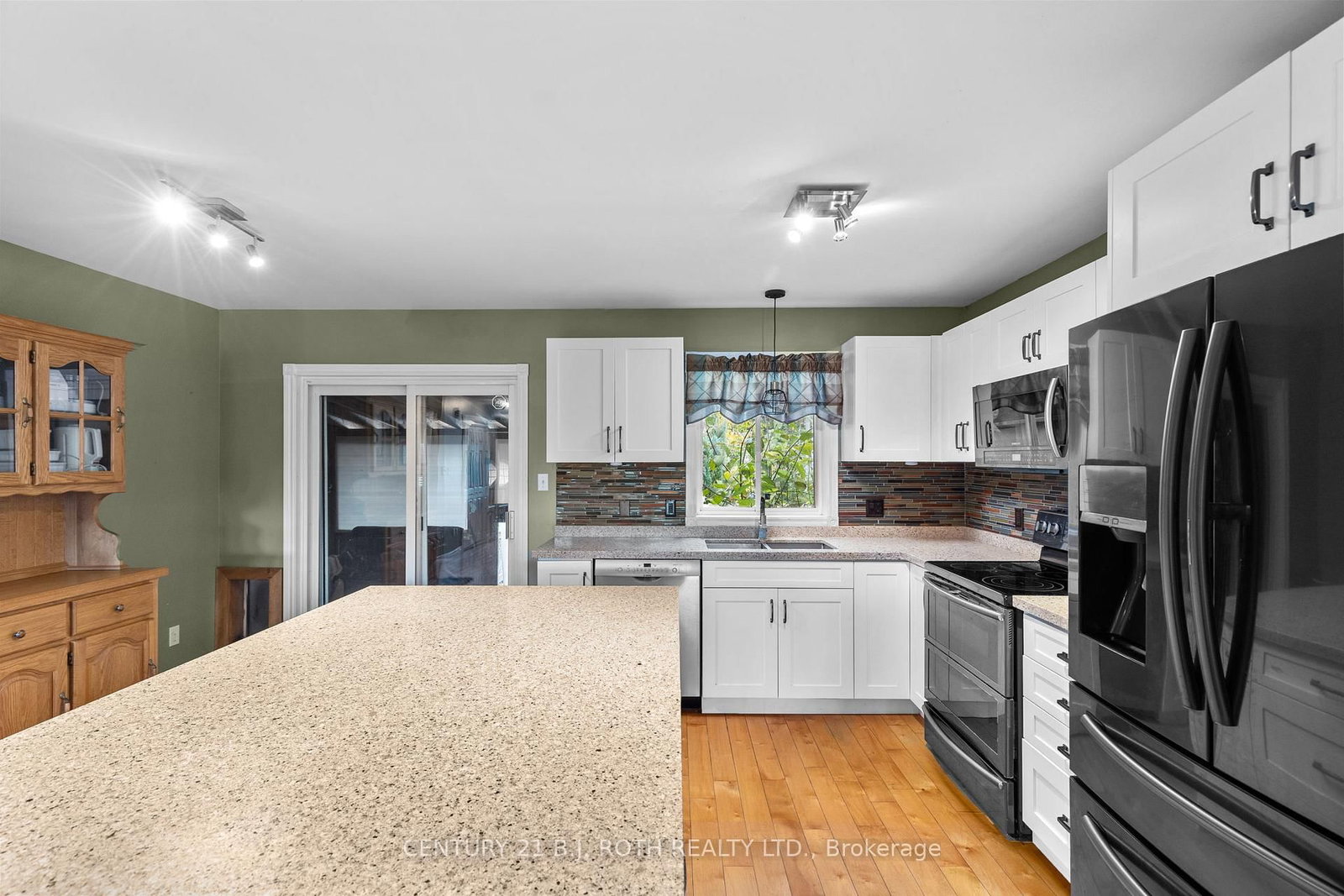 Listing Image 7
