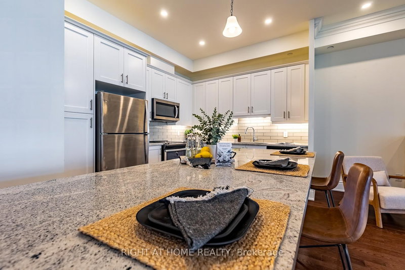 705 - 90 Orchard Point Rd, Orillia, L3V 8K4 | Image 2