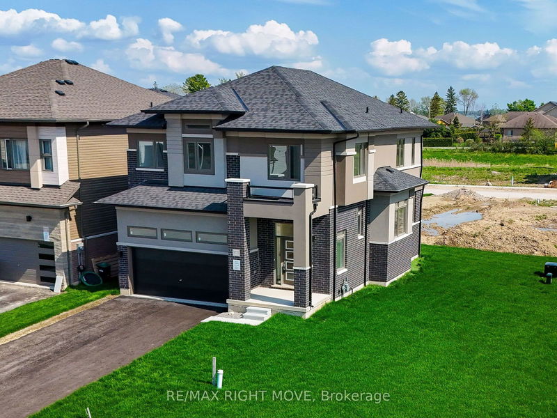 home for lease on 3770 Sunbank Crescent