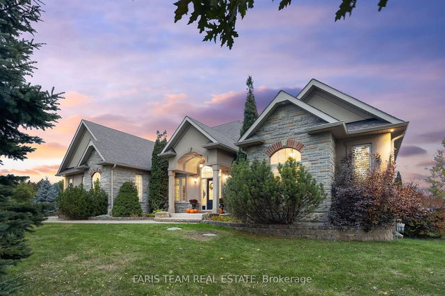 25 Red Oak Crescent