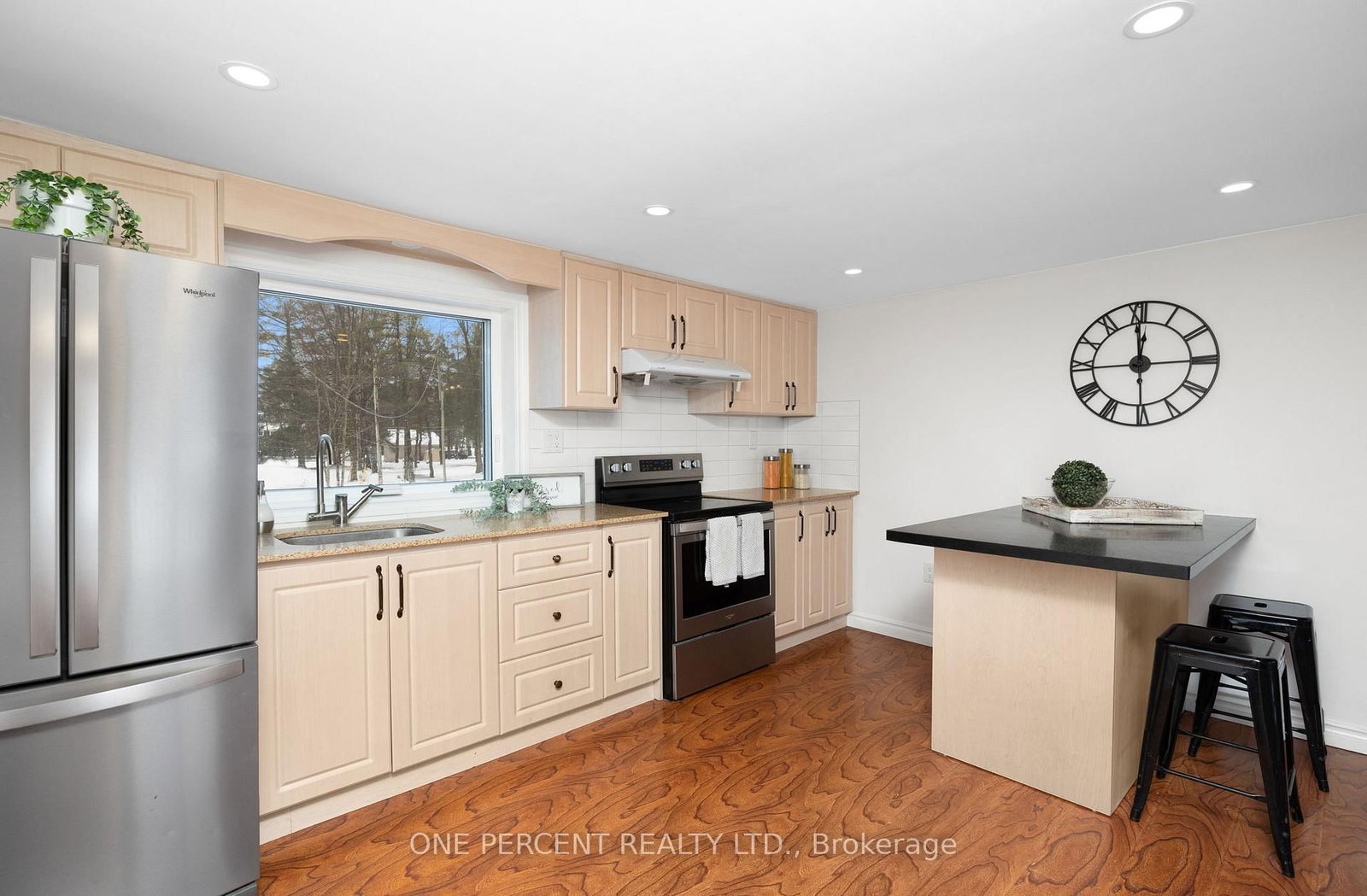Listing Image 8