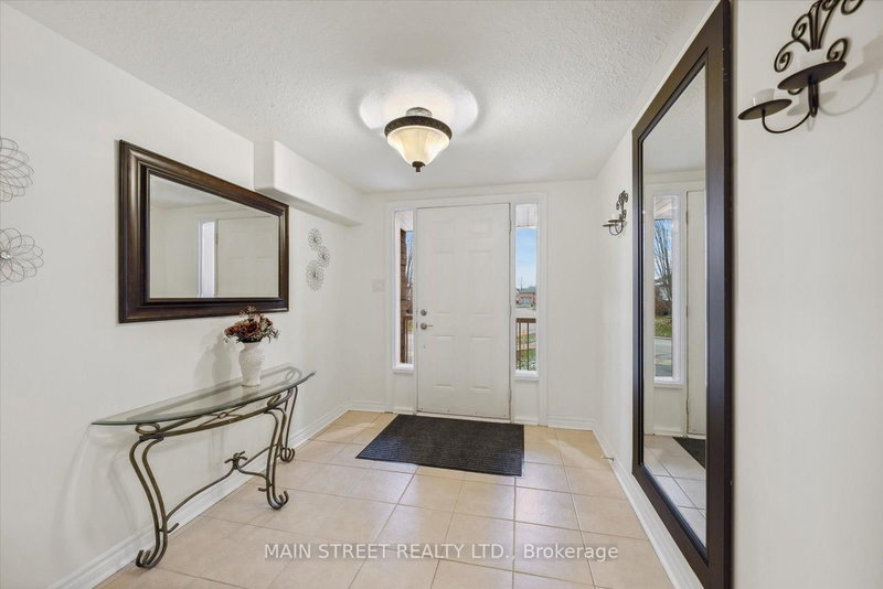 423 Irwin St, Midland, L4R 2V6 | Image 3