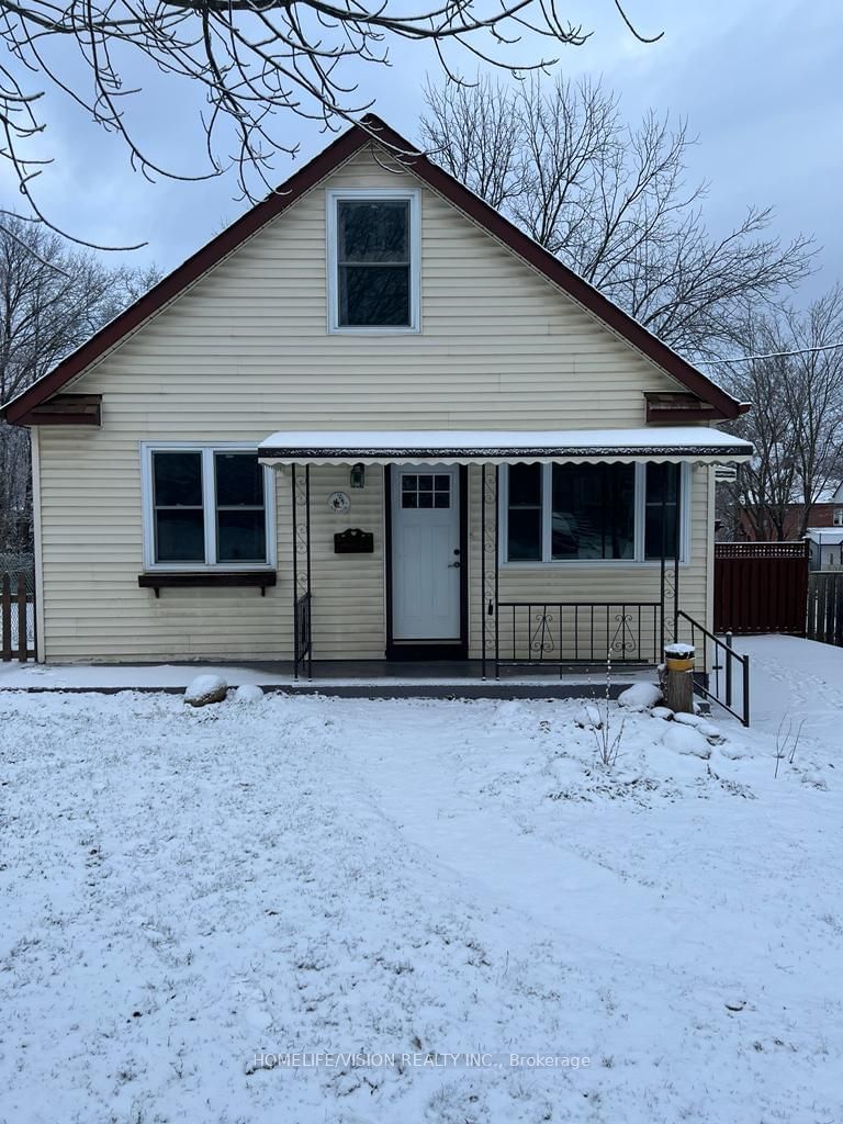 home for lease on 34 Adelaide Street N