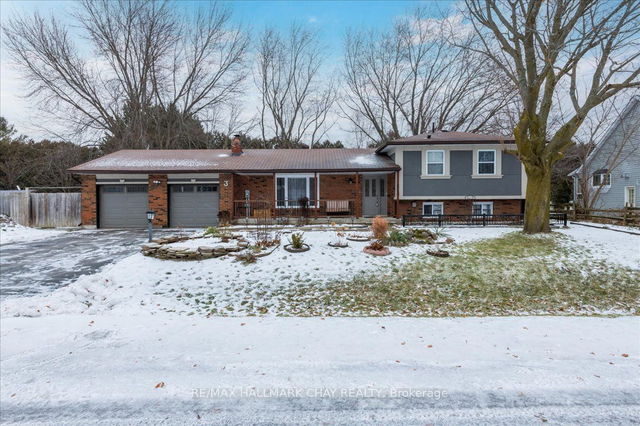 3 Pineway Court