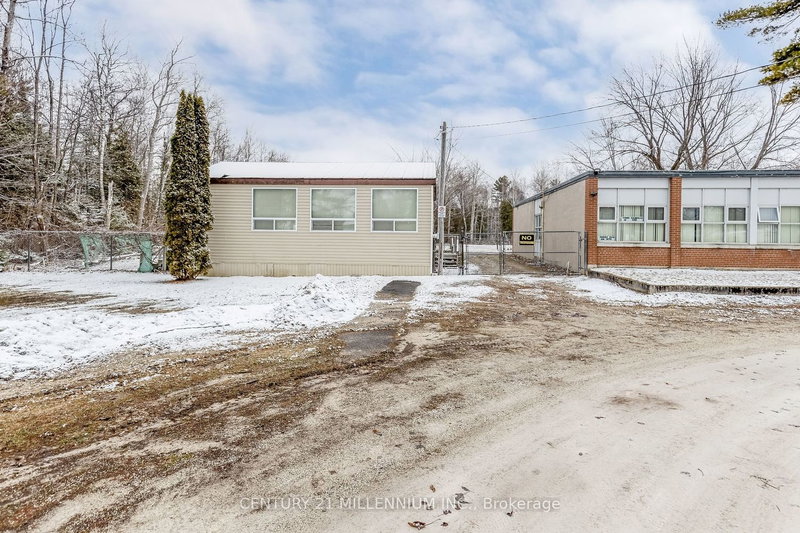 3267 MOSLEY St, Wasaga Beach, L9Z 1V2 | Image 2