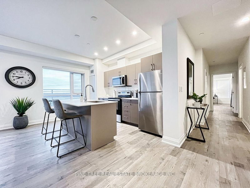 1105 - 58 Lakeside Terr N, Barrie, L4N 9S2 | Image 2