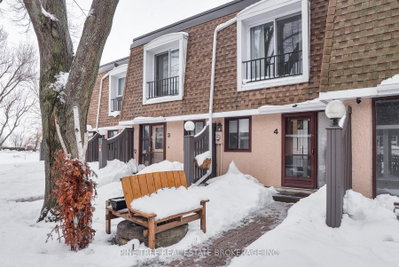 Townhouse sold at 4-2 Paradise Boulevard, Ramara, Ontario, L0K 1B0 - Rural Ramara - MLS: S8025482