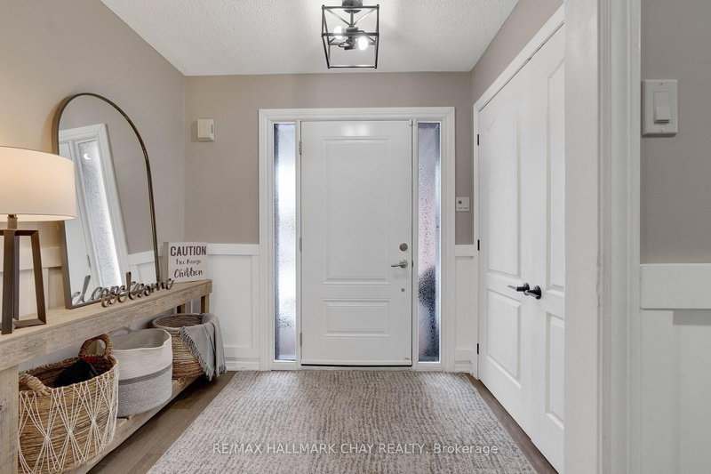 61 Barwick Dr, Barrie, L4N 6Z5 | Image 2