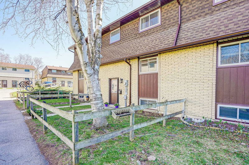 home for sale on 18-233 Innisfil Street