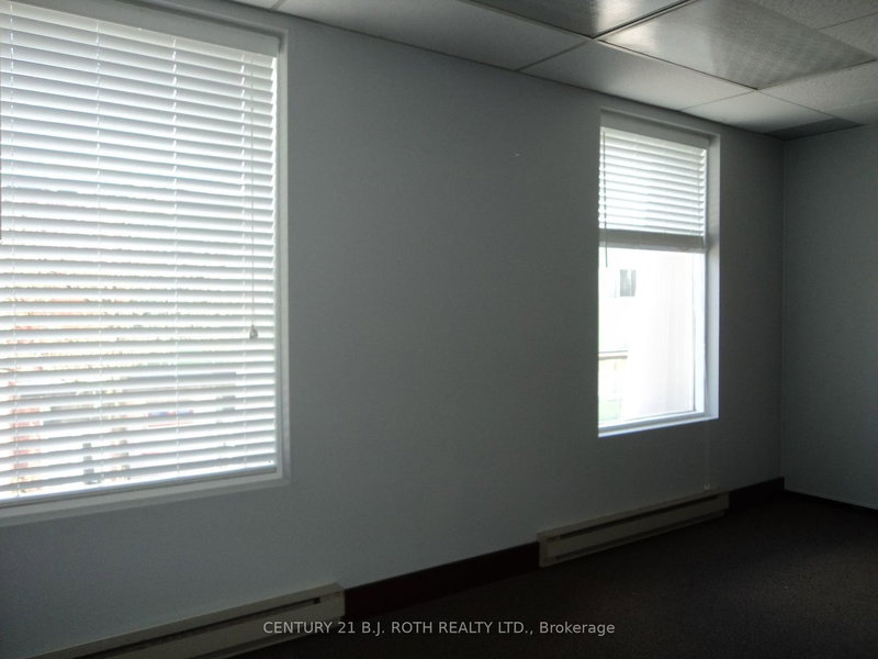 301 - 10 Peter St N, Orillia, L3V 4Y7 | Image 2