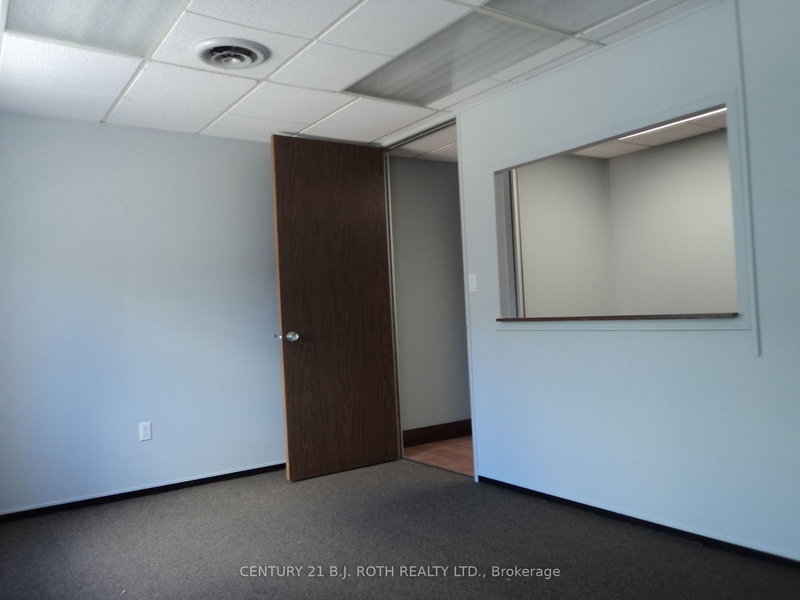 301 - 10 Peter St N, Orillia, L3V 4Y7 | Image 3