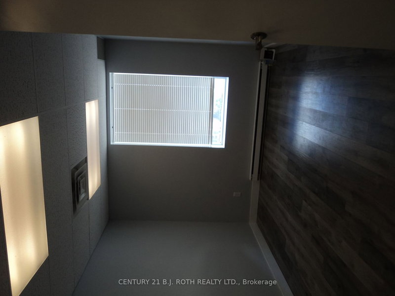 204 - 10 Peter St N, Orillia, L3V 4Y7 | Image 2