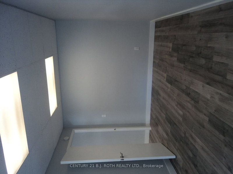 204 - 10 Peter St N, Orillia, L3V 4Y7 | Image 3