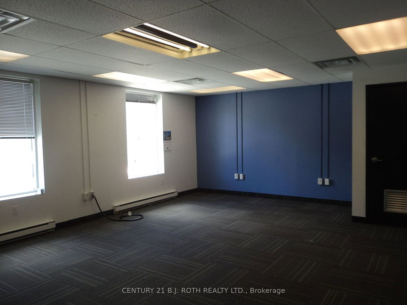 202 - 10 Peter St N, Orillia, L3V 4Y7 | Image 2