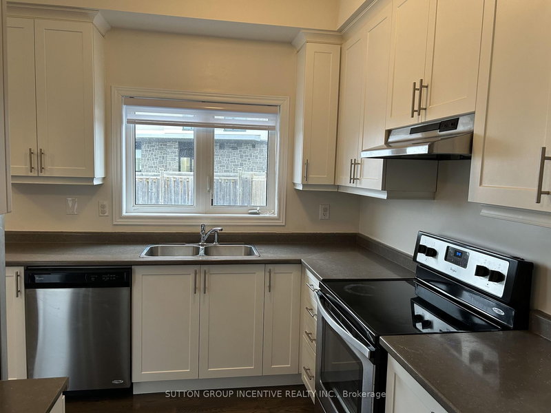 52 Snelgrove Cres, Barrie, L4N 6R6 | Image 3