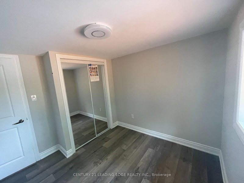 Side - 314 Grove St E, Barrie, L4M 5J3 | Image 3