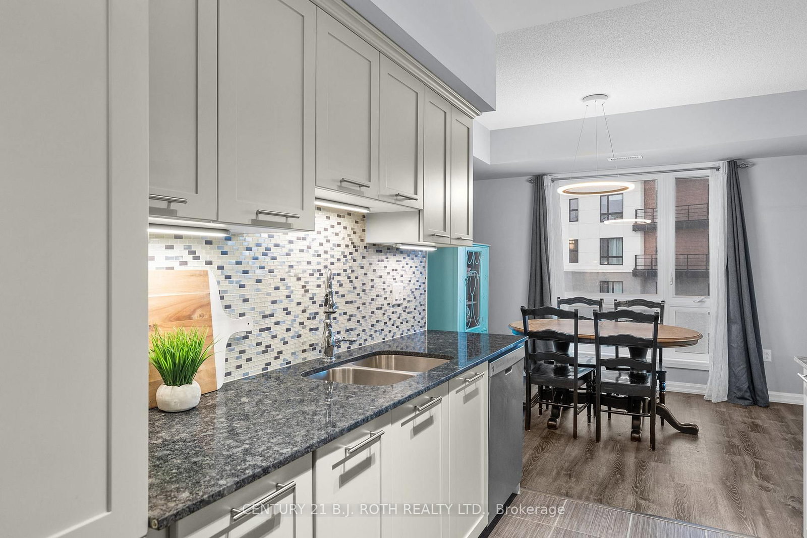 Listing Image 9