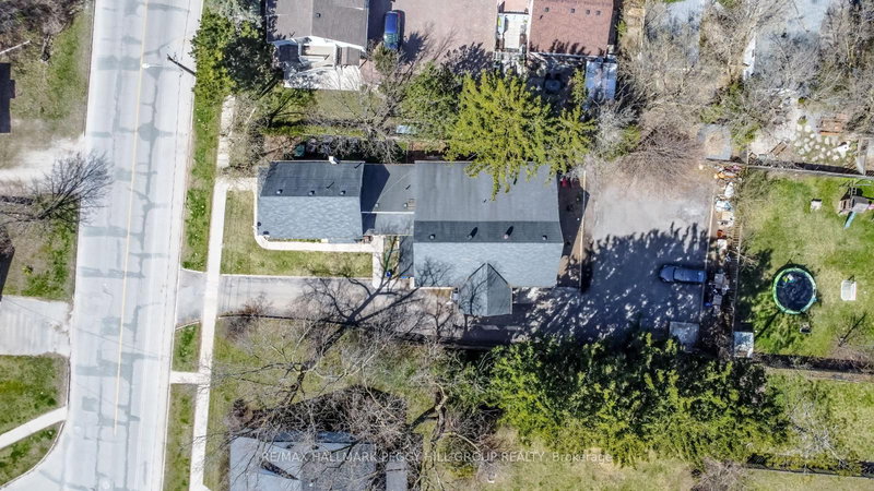 81 Innisfil St, Barrie, L4N 3E3 | Image 3