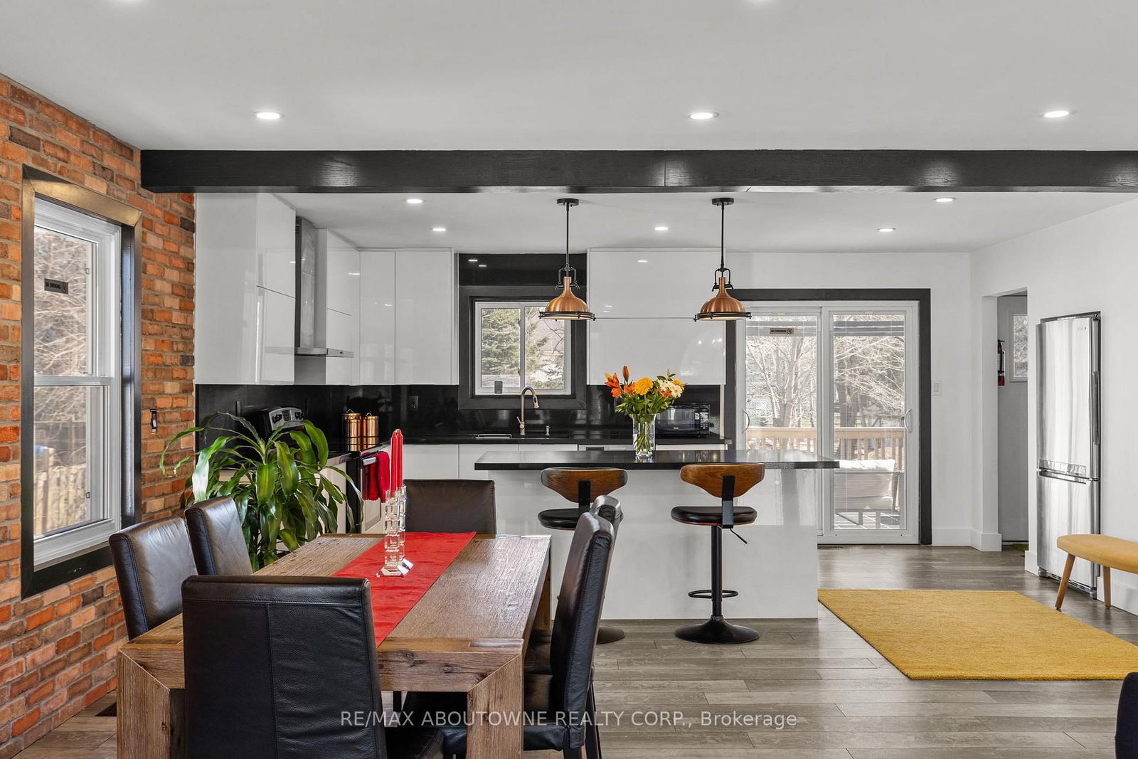 Listing Image 9