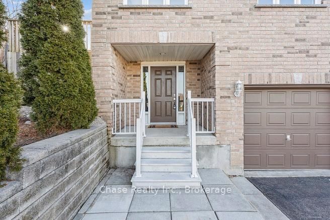 423 Irwin St, Midland, L4R 2V6 | Image 2