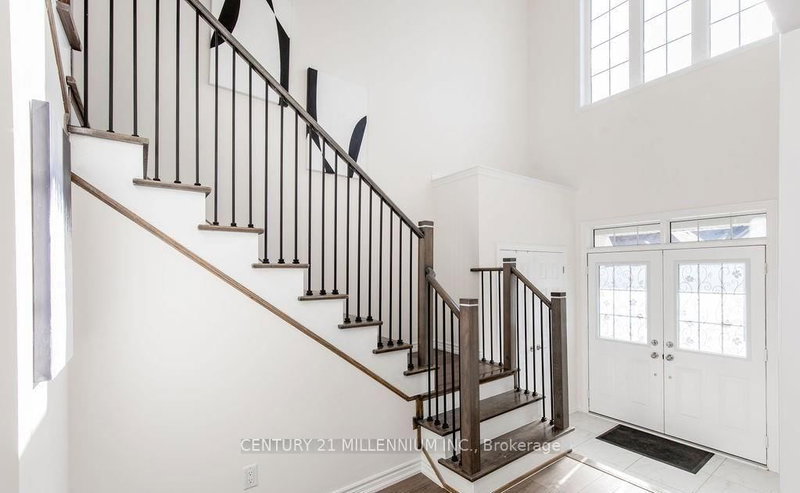 203 Roy Dr, Clearview, L0M 1S0 | Image 2