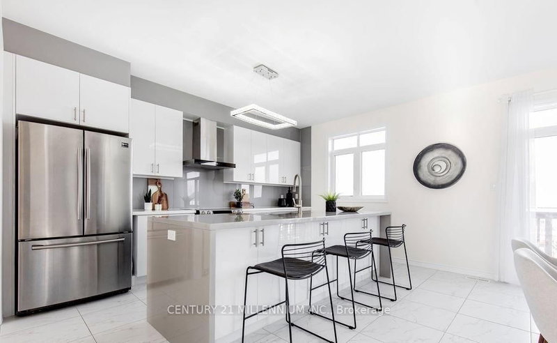 203 Roy Dr, Clearview, L0M 1S0 | Image 3