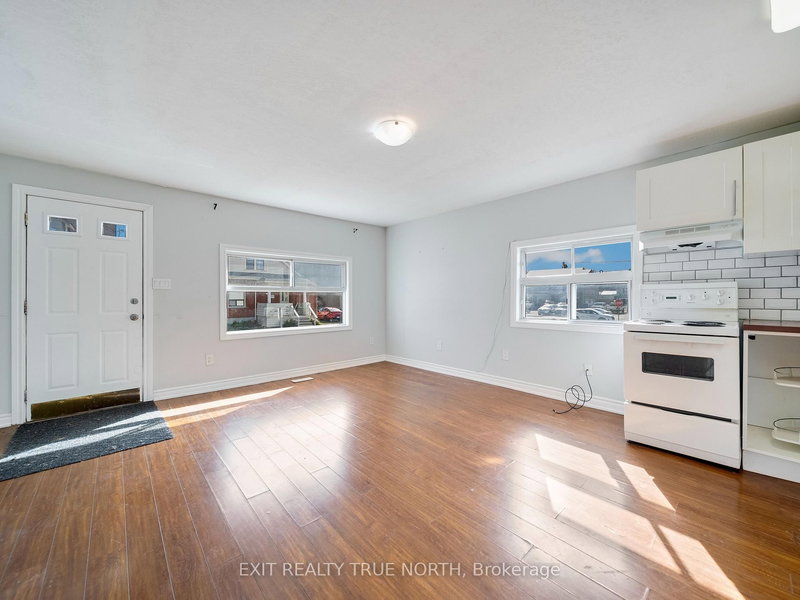 33 Albert St S, Orillia, L3V 5K6 | Image 3