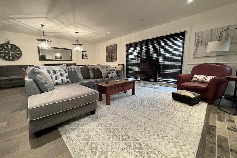 11 - 571 Oxbow Cres, Collingwood, L9Y 5B4 | Image 2