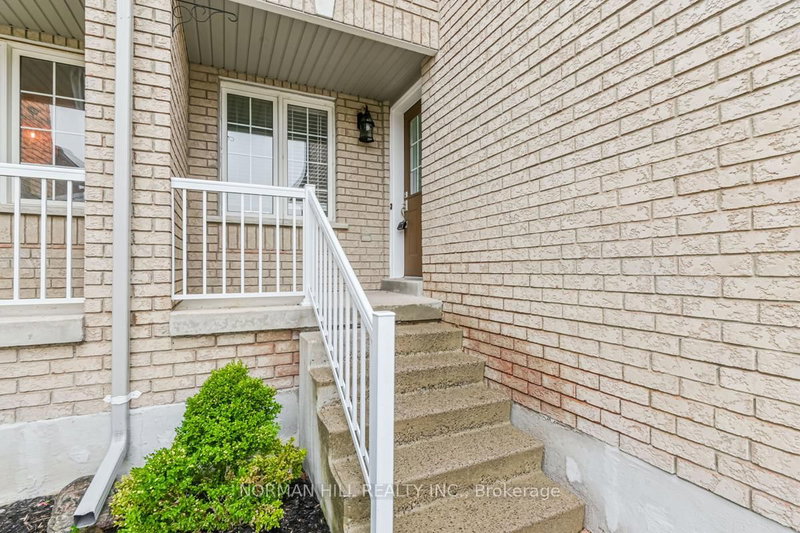 37 Ridwell St, Barrie, L4N 0W8 | Image 2