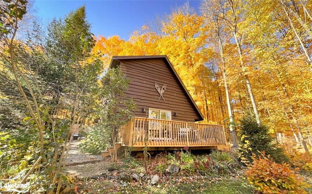 8 Moonstone Crescent