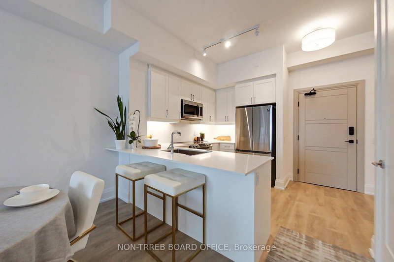322 - 1 Hume St, Collingwood, L9Y 0X3 | Image 2